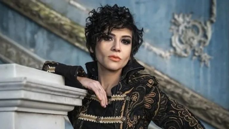 Aydilge’den ‘Dilber’ akımına sert tepki! “O elbise sadece bir elbise değil…” Aydilge’den ‘Dilber’ akımına sert tepki! “O elbise sadece bir elbise değil…”