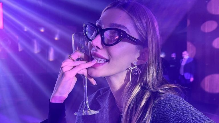 Çömelerek poz veren Şevval Şahin yine gündem oldu Çömelerek poz veren Şevval Şahin yine gündem oldu