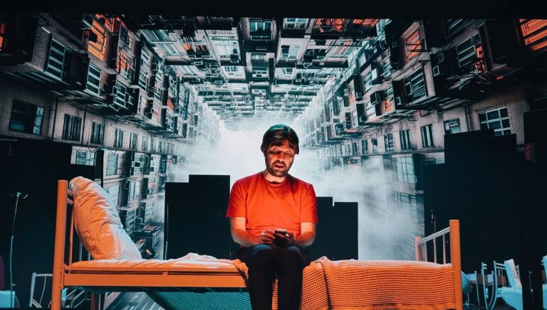 Emin Alper’in ilk tiyatro oyunu “Öteki” izleyiciyle buluştu