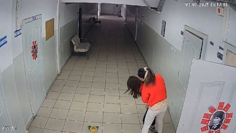 Kırklareli’de öğretmen, Heimlich manevrası ile öğrencisinin hayatını kurtardı Kırklareli’de öğretmen, Heimlich manevrası ile öğrencisinin hayatını kurtardı