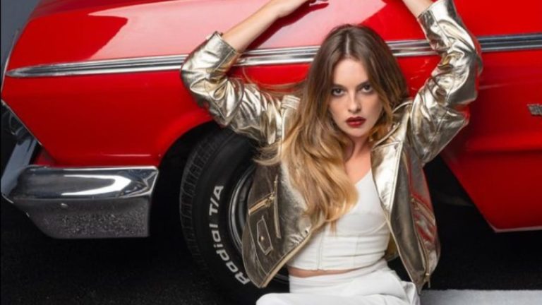 Melis Sezen, Dubai’de yüzdüğü anları paylaştı