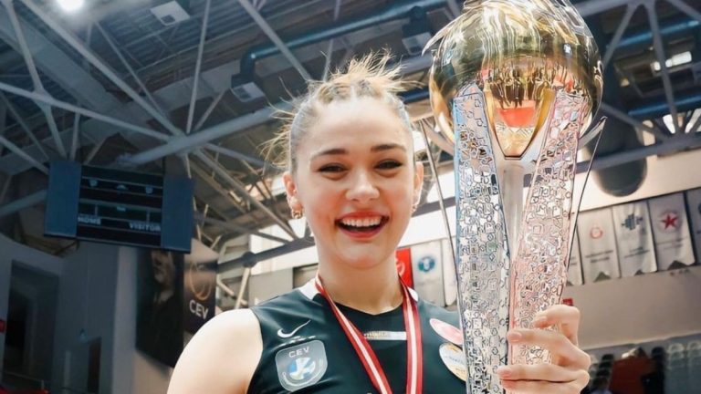 Milli voleybolcu Zehra Güneş’in davet tarzı çok beğenildi! Takipçileri yorum yağmuruna tuttu Milli voleybolcu Zehra Güneş’in davet tarzı çok beğenildi! Takipçileri yorum yağmuruna tuttu