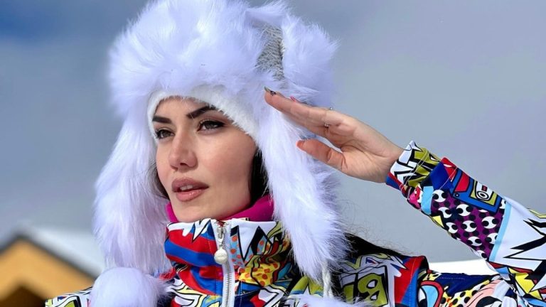 Oyuncu Fahriye Evcen, kar pozu vermeye doymadı Oyuncu Fahriye Evcen, kar pozu vermeye doymadı