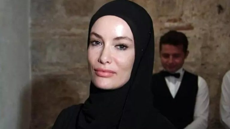 Oyuncu Gamze Özçelik Epstein skandalına tepki gösterdi Oyuncu Gamze Özçelik Epstein skandalına tepki gösterdi