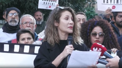 Oyunculardan ‘Kızıl Goncalar’ eylemi Oyunculardan ‘Kızıl Goncalar’ eylemi