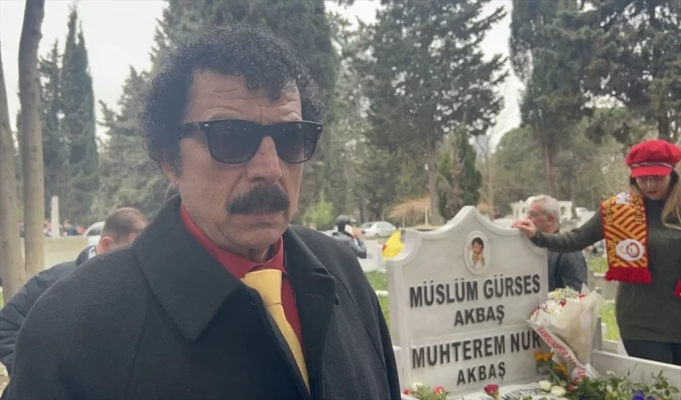 Müslüm Gürses’in Vefatının 11. Yılında Anma Töreni Müslüm Gürses’in Vefatının 11. Yılında Anma Töreni