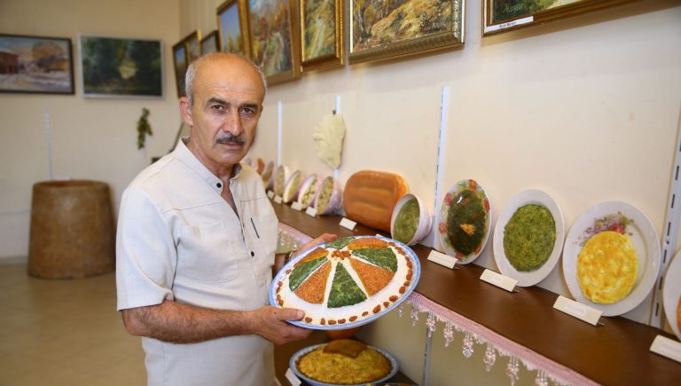 Azerbaycanlı ressam Azizli yaptığı yemek maketleriyle müze oluşturdu Azerbaycanlı ressam Azizli yaptığı yemek maketleriyle müze oluşturdu