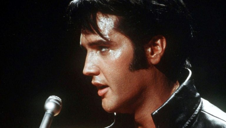 Elvis Presley’nin “mavi süet ayakkabıları” açık artırmada satıldı Elvis Presley’nin “mavi süet ayakkabıları” açık artırmada satıldı
