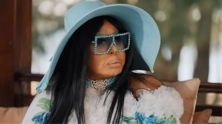 Dünya Güzellerim’in setinde olay çıktı! Bülent Ersoy, yönetmeni dövmek için 6 saat bekledi Dünya Güzellerim’in setinde olay çıktı! Bülent Ersoy, yönetmeni dövmek için 6 saat bekledi