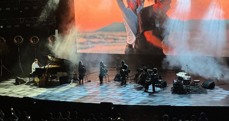 Evgeny Grinko, Harbiye’de ‘Uzun İnce Bir Yoldayım’ı çaldı Evgeny Grinko, Harbiye’de ‘Uzun İnce Bir Yoldayım’ı çaldı