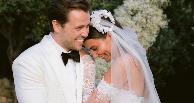 Tolga Sarıştaş ile Zeynep Mayruk çiftinden düğün sonrası ilk kare Tolga Sarıştaş ile Zeynep Mayruk çiftinden düğün sonrası ilk kare