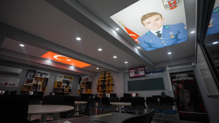 Şehidin adının verildiği okula dijital kütüphane kuruldu Şehidin adının verildiği okula dijital kütüphane kuruldu