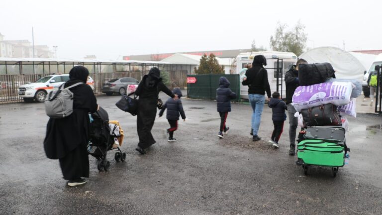 Suriyelilerin ülkelerine dönüşü sürüyor Suriyelilerin ülkelerine dönüşü sürüyor