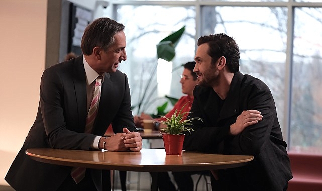 Aras Bulut İynemli ve Cengiz Bozkurt Vodafone İçin Kamera Karşısına Geçti Aras Bulut İynemli ve Cengiz Bozkurt Vodafone İçin Kamera Karşısına Geçti