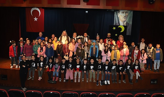 Başkan Çerçioğlu Nazilili Çocukları Tiyatro İle Buluşturdu Başkan Çerçioğlu Nazilili Çocukları Tiyatro İle Buluşturdu