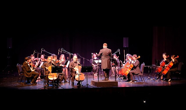 Büyükşehir Oda Orkestrası karlı geceyi sanatla ısıttı Büyükşehir Oda Orkestrası karlı geceyi sanatla ısıttı