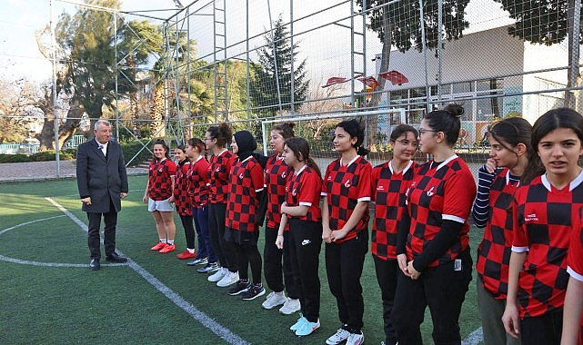 Güzelbahçe Belediyesi Kız Futbol Takımı’ndan iddialı başlangıç Güzelbahçe Belediyesi Kız Futbol Takımı’ndan iddialı başlangıç