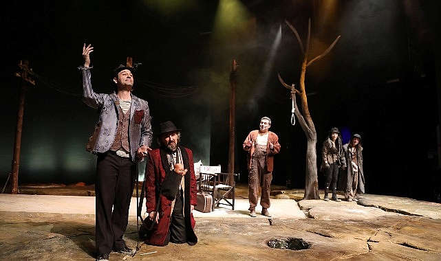 İstanbul Büyükşehir Belediyesi Şehir Tiyatroları, tiyatro sezonunun yeni haftasında 14 oyunla seyirci karşısına çıkıyor. İstanbul Büyükşehir Belediyesi Şehir Tiyatroları, tiyatro sezonunun yeni haftasında 14 oyunla seyirci karşısına çıkıyor.