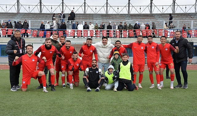 Kahramankazan Belediyespor, evinde karşılaştığı Polatlıspor’u 7-0’lık skorla mağlup etti. Kahramankazan Belediyespor, evinde karşılaştığı Polatlıspor’u 7-0’lık skorla mağlup etti.