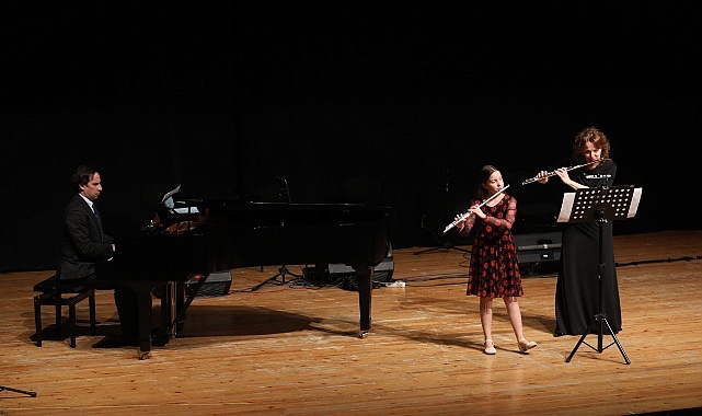 Karşıyaka’dan Piran’a şarkılarla dostluk köprüsü! Karşıyaka’dan Piran’a şarkılarla dostluk köprüsü!