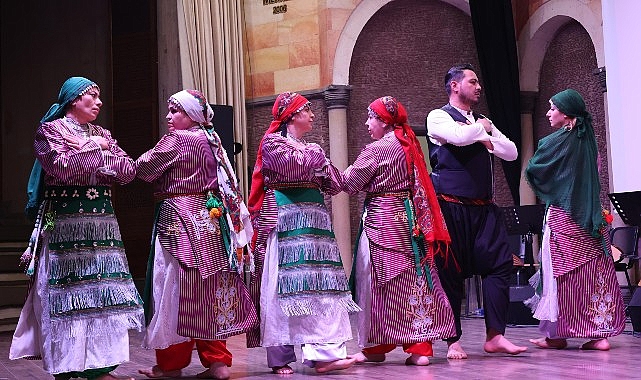 Orta Anadolu Türküleri İzleyiciden Tam Not Aldı Orta Anadolu Türküleri İzleyiciden Tam Not Aldı