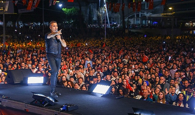 Atatürk’ün Antalya ziyaretinin yıldönümünde Haluk Levent coşkusu Atatürk’ün Antalya ziyaretinin yıldönümünde Haluk Levent coşkusu