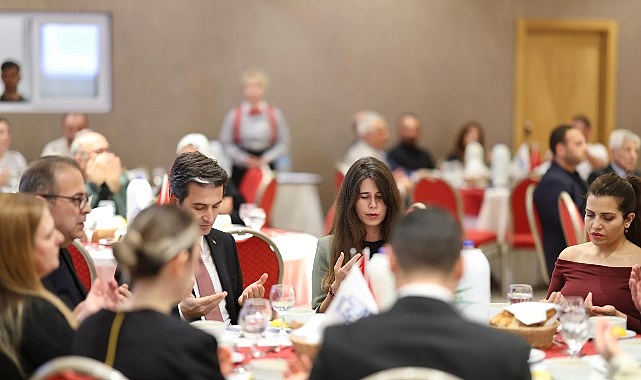 Başkan Denizli, 18 Mart Şehitleri Anma Günü ve Çanakkale Zaferi’nin 110. yıl dönümünde şehit aileleri ve gaziler ile bir araya geldi Başkan Denizli, 18 Mart Şehitleri Anma Günü ve Çanakkale Zaferi’nin 110. yıl dönümünde şehit aileleri ve gaziler ile bir araya geldi