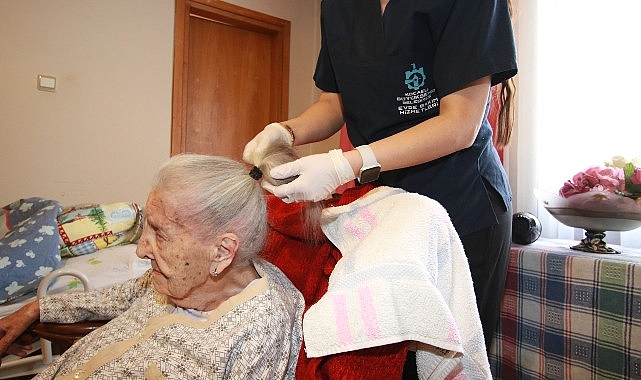 Bir asırlık ömre, evde bakım hizmeti Bir asırlık ömre, evde bakım hizmeti