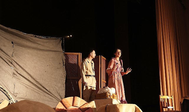 Çanakkale şahaadet tiyatro oyunu ilgiyle izlendi Çanakkale şahaadet tiyatro oyunu ilgiyle izlendi