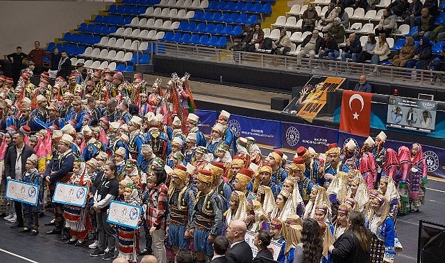 Edremit Belediyesi Halk Oyunları Ekibi İl Birincisi Oldu Edremit Belediyesi Halk Oyunları Ekibi İl Birincisi Oldu