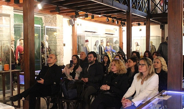 EÜ Etnografya Müzesi’nde “Kehanet Merkezi Klaros” konuşuldu EÜ Etnografya Müzesi’nde “Kehanet Merkezi Klaros” konuşuldu