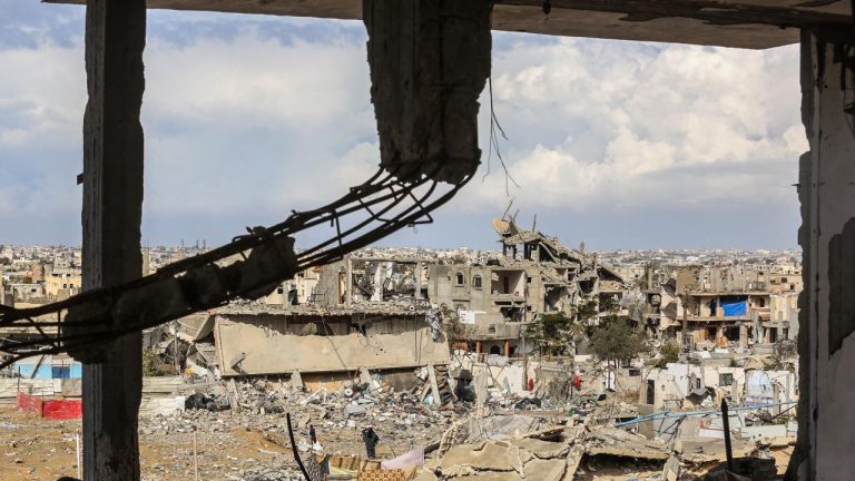 Filistin Kızılayı: Refah’ta İsrail’in kuşattığı bölgedeki sağlıkçılardan 5 gündür haber alınamıyor Filistin Kızılayı: Refah’ta İsrail’in kuşattığı bölgedeki sağlıkçılardan 5 gündür haber alınamıyor