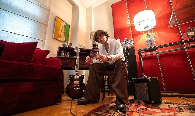 Genç Star Alper Erözer yeni tarzıyla dikkat çekiyor! Genç Star Alper Erözer yeni tarzıyla dikkat çekiyor!