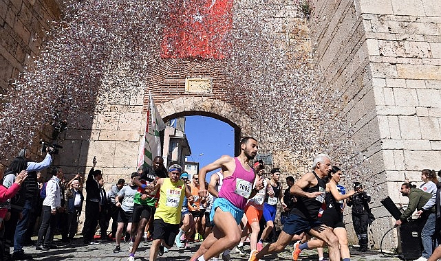 Osmangazi 17 Uluslararası Tarihi Kent Koşusu başladı Osmangazi 17 Uluslararası Tarihi Kent Koşusu başladı