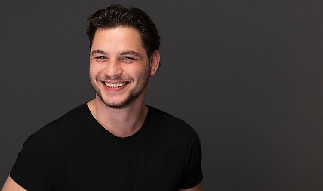 Oyunculuğu ile dikkatleri üzerine çekiyor Oyunculuğu ile dikkatleri üzerine çekiyor