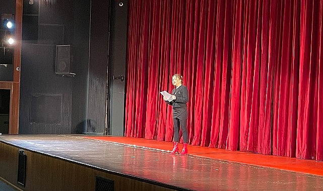 Şehrin Tiyatrosu tüm sahnelerinde 8 Mart Dünya Kadınlar Günü’nü kutladı Şehrin Tiyatrosu tüm sahnelerinde 8 Mart Dünya Kadınlar Günü’nü kutladı