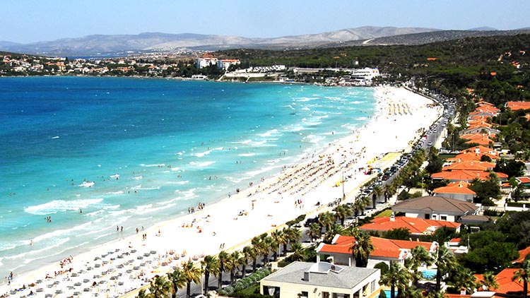 Ege’nin İncisi Çeşme: İlanlarla Dokunan Hikayeler Ege’nin İncisi Çeşme: İlanlarla Dokunan Hikayeler