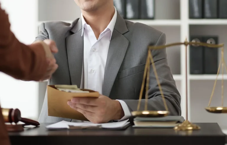 İzmir’in Önde Gelen Hukuk Bürosu: Türkmenoğlu & Yılmaz ile Adalet Arayışı İzmir’in Önde Gelen Hukuk Bürosu: Türkmenoğlu & Yılmaz ile Adalet Arayışı