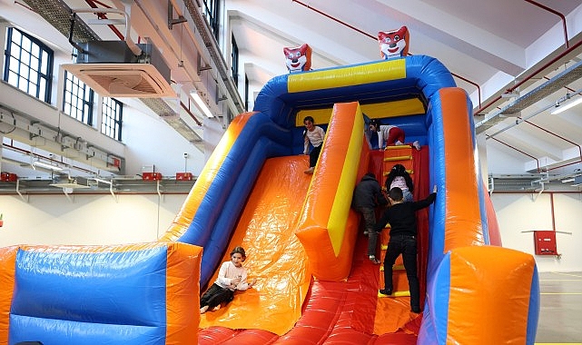 Aydın Büyükşehir Belediyesi Yarıyıl Karne Şenliği’ne Yoğun İlgi Aydın Büyükşehir Belediyesi Yarıyıl Karne Şenliği’ne Yoğun İlgi