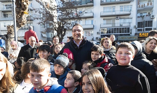 Balçova’da Kar Şenliği Coşkusu: Başkan Onur Yiğit Çocuklarla Kar Sevincine Ortak Oldu Balçova’da Kar Şenliği Coşkusu: Başkan Onur Yiğit Çocuklarla Kar Sevincine Ortak Oldu
