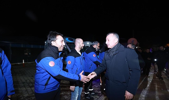 Başkan Büyükakın itfaiye ve sağlık çalışanlarını da unutmadı Başkan Büyükakın itfaiye ve sağlık çalışanlarını da unutmadı