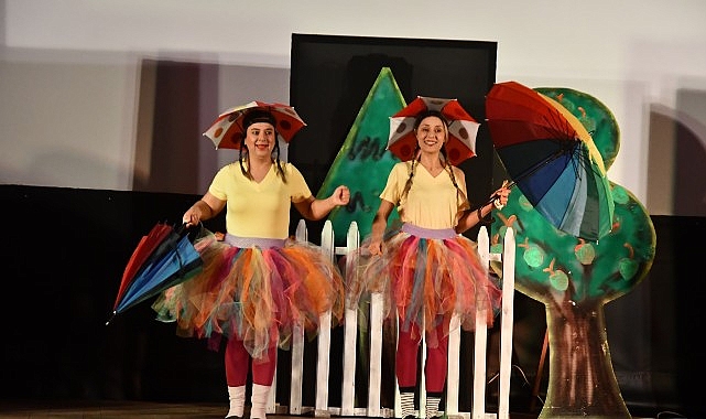 Başkan Çerçioğlu Sökeli Çocukları Tiyatro ile Buluşturdu Başkan Çerçioğlu Sökeli Çocukları Tiyatro ile Buluşturdu