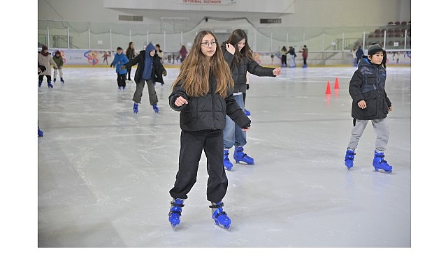 Başkan Dutlulu’dan Öğrencilere Karne Hediyesi Başkan Dutlulu’dan Öğrencilere Karne Hediyesi