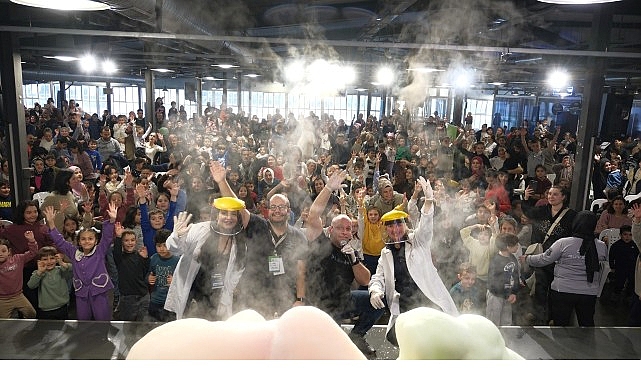 Çocuklar yorgunluklarını “Okula Bi’ Mola”da atıyor Çocuklar yorgunluklarını “Okula Bi’ Mola”da atıyor