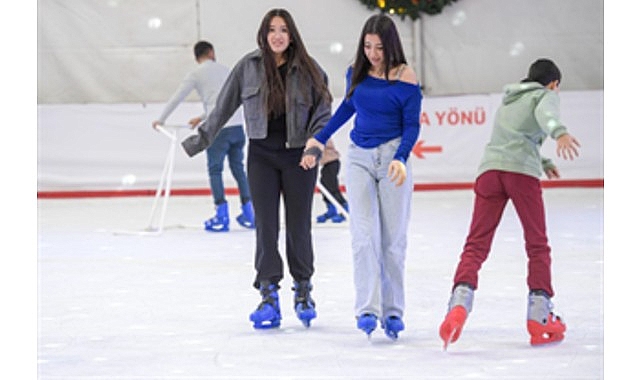 İzmir’de kışın keyfi buzda yaşanıyor İzmir’de kışın keyfi buzda yaşanıyor