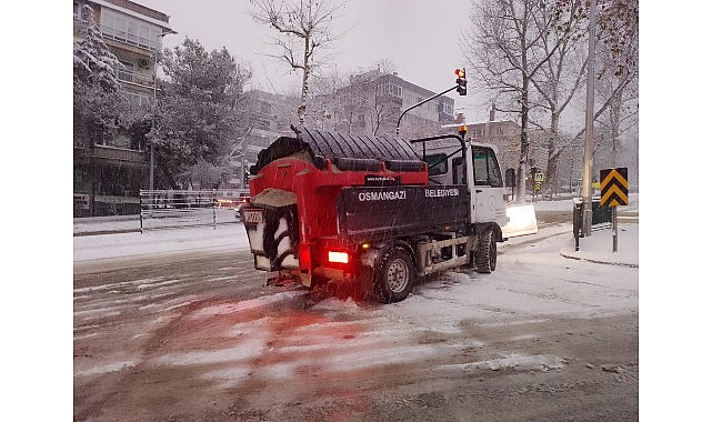 Osmangazi Belediyesi’nden Karla Mücadelede 7/24 Kesintisiz Mesai Osmangazi Belediyesi’nden Karla Mücadelede 7/24 Kesintisiz Mesai