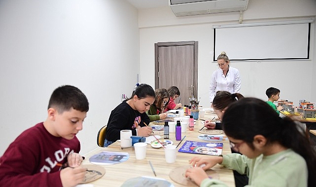 Osmangazi’de Çocuklar Kitaplardan İlham Alarak Üretiyor Osmangazi’de Çocuklar Kitaplardan İlham Alarak Üretiyor