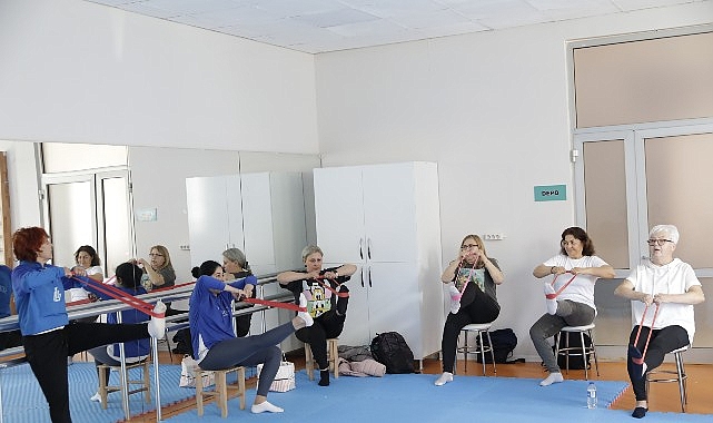 Seferiçınar Yaş Alma Merkezi 2000 üyesiyle umut ve dayanışmanın adresi oldu. Seferiçınar Yaş Alma Merkezi 2000 üyesiyle umut ve dayanışmanın adresi oldu.