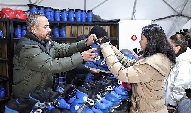 Sömestir Eğlencesinin Adresi Ahmet Çalık Buz Pateni Pisti Oldu Sömestir Eğlencesinin Adresi Ahmet Çalık Buz Pateni Pisti Oldu