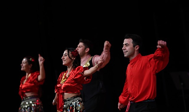 “Türkü Türkü Türkiyem Hemdem” konseri büyük beğeni topladı “Türkü Türkü Türkiyem Hemdem” konseri büyük beğeni topladı